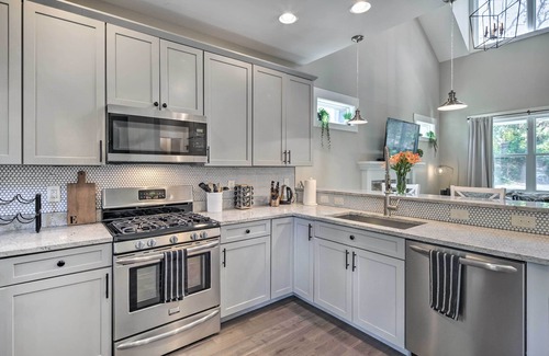 Oakley House | 5 Mi to Dtwn: Asheville Home w/Hot Tub