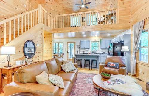 Blue Ridge Cabin | 5 Mi to Dtwn Blue Ridge: Spacious Cabin w/Hot Tub