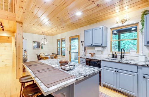 Blue Ridge Cabin | 5 Mi to Dtwn Blue Ridge: Spacious Cabin w/Hot Tub