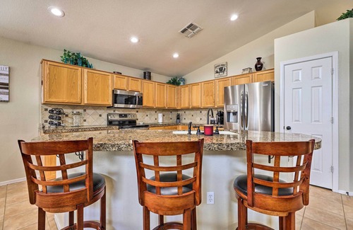 Roseview House | 5 Mi to Golf Courses: BBQ-Ready Surprise Home