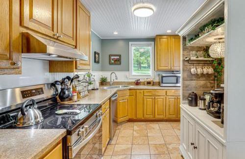 Kansas City House | 5 Mi to Kansas Speedway! Cowtown Cutie KC