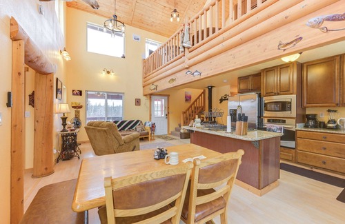 Cohoe House | 5 Mi to Kasilof River: Forest-View Retreat w/Deck