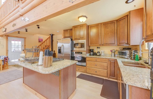 Cohoe House | 5 Mi to Kasilof River: Forest-View Retreat w/Deck