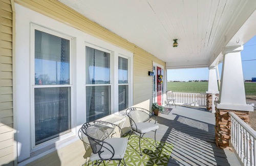 Hillsboro House | 5 Mi to Marion Reservoir: Wizard of Oz-Themed Home