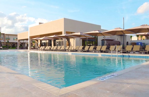 Florida Central Atlantic Coast Villa | 5 Miles to Disney/Gorgeous Home/Wi-Fi/Parking/BBQ Grill/Family Friendly