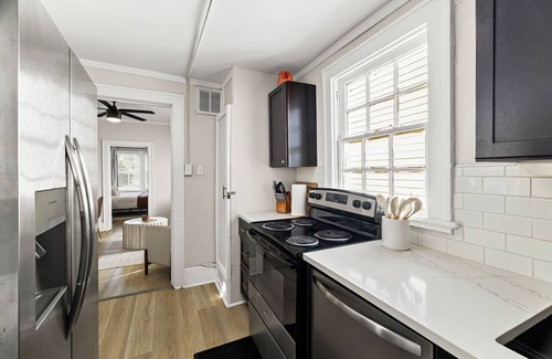 Cuyler - Brownsville Apartment | 5 Min Drive to Downtown! Modern 2BR in Savannah!
