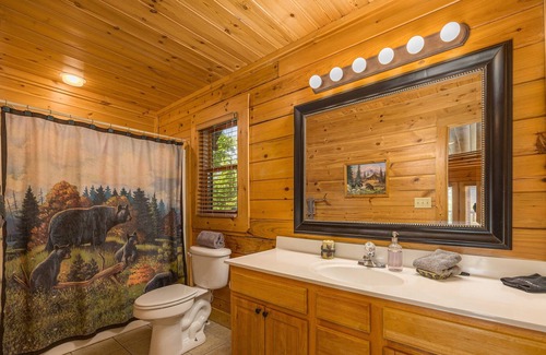 Gatlinburg - Pigeon Forge Cabin | 5 Min from Downtown, Mtn & Vly Views, Hot Tub, Pool Table, Arcade Games