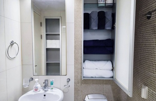 Yeoksam Apartment | 5 min from Gangnam Station/Cozy Mood Lighting & Two Comfy Beds