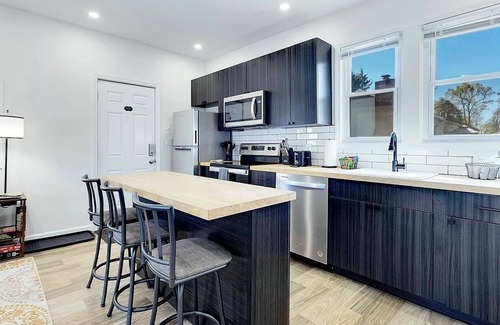 Woodburn House | 5 Min to Campus and Downtown Morgantown, River View, 3B 2B