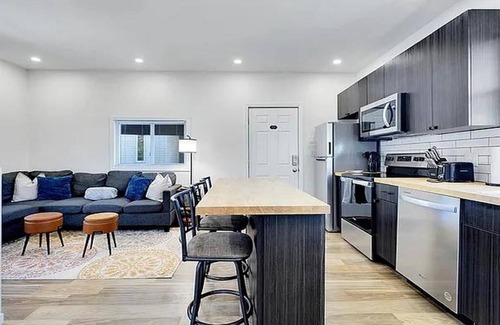 Woodburn House | 5 Min to Campus and Downtown Morgantown, River View, 3B 2B