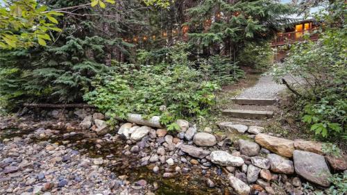Snoqualmie Pass House | 5-Min to Slopes - 4BR with Private Creek