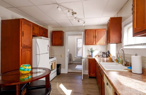 Morgantown House | *5 Min to WVU*Smart TV*Full Kitchen*W/D
