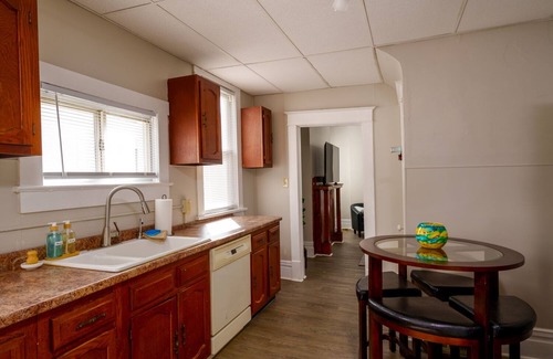Morgantown House | *5 Min to WVU*Smart TV*Full Kitchen*W/D