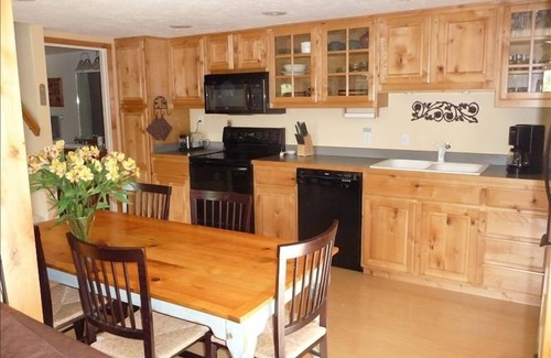 Ketchum Condo | 5 min walk to Baldy/Private Ski Locker, Steps to Bike/XC Path, Hot Tub & Pool