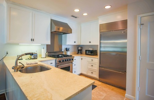 Isle of Palms House | 5 Min. Walk to Beach! Happy & Playful Beach Retreat w/Renovated, Top of the Line Kitchen & Sunroom