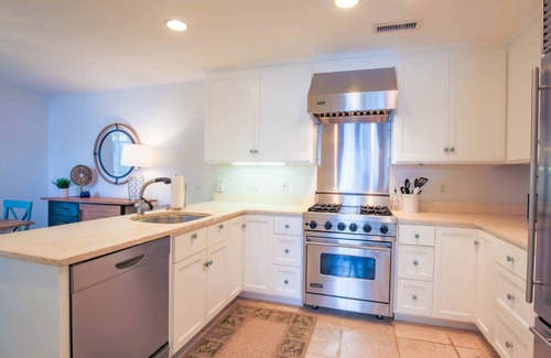Isle of Palms House | 5 Min. Walk to Beach! Happy & Playful Beach Retreat w/Renovated, Top of the Line Kitchen & Sunroom