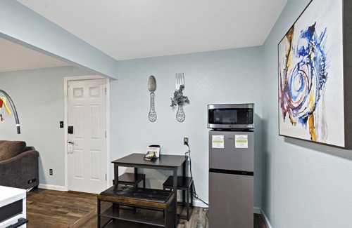 North Star Apartment | 5 Min walk to restaurants/cafes, 8 min drive to airport, 10 min walk to trails.