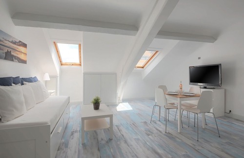 Cannes City Centre Apartment | 5 min walk to the sea, the Croisette and the Palais des Festivals