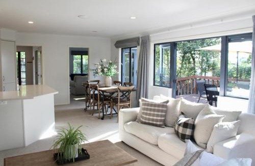 Havelock North House | 5-min walk to Village - Havelock North Holiday Home with Spa Pool