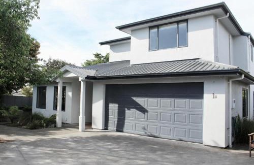 Havelock North House | 5-min walk to Village - Havelock North Holiday Home with Spa Pool