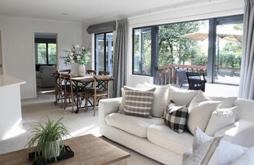 Havelock North House | 5-min walk to Village - Havelock North Holiday Home with Spa Pool