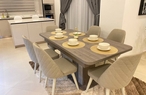 Cantonments Apartment | . 5 mins away from restaurants, supermarkets, and 10 mins away from the airport.