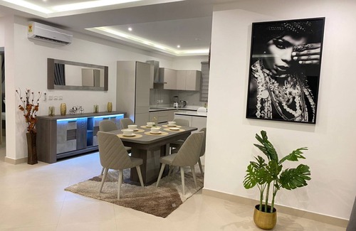 Cantonments Apartment | . 5 mins away from restaurants, supermarkets, and 10 mins away from the airport.