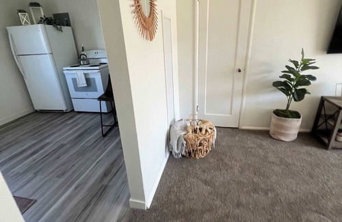 Bountiful Apartment | 5 Mins off i15, City Park, Pickleball Courts!