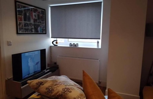 Fairfield Apartment | 5 Mins to East Croydon Station With Concierge