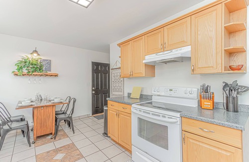 Roosevelt House | 5 mins to Fargo Dome I King I Pet Friendly I Games
