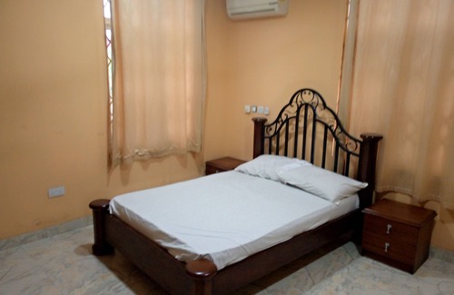 Labadi House | 5 Mins to Labadi Beach Hotel! 3-Bedroom Furnished House with Private Compoundnn