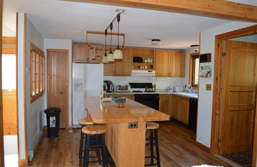 Intervale House | 5 mins to Storyland/New Waterpark!, AC, Mnt views, shopping, great location!