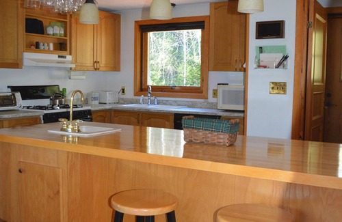 Intervale House | 5 mins to Storyland/New Waterpark!, AC, Mnt views, shopping, great location!