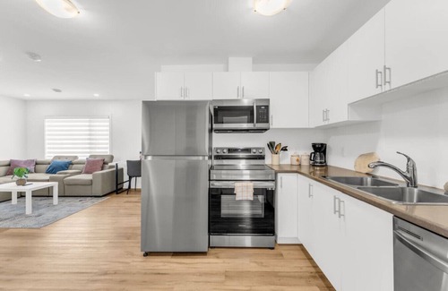Niagara Falls House | 5 Mins to the Falls! Brand New Home!