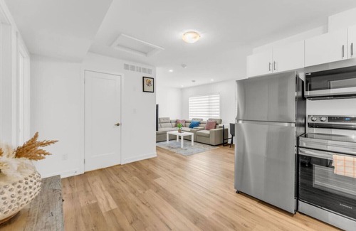 Niagara Falls House | 5 Mins to the Falls! Brand New Home!