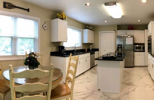 Isle of Palms House | 5 MINS walk to Beach - the vacation house of "Life of Sun, Sand & Sea"