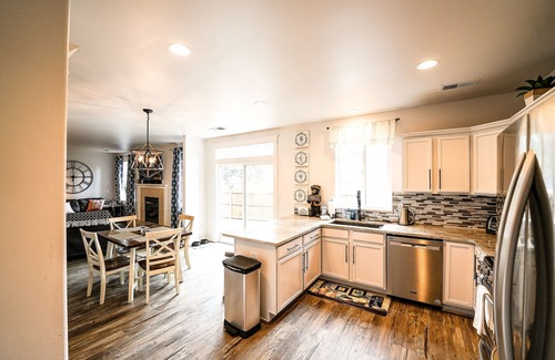Southwest Bend House | 5 Minute Drive to Downtown Bend, Dog Friendly