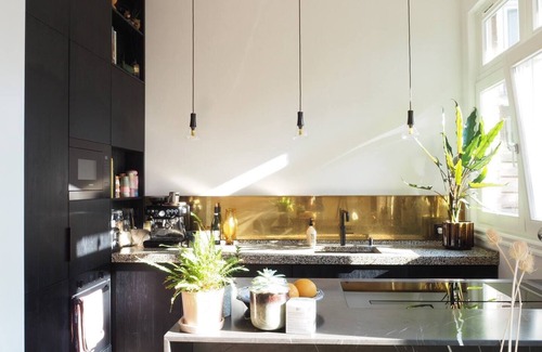 Amsterdam City Centre Apartment | 5-minute walk from Amsterdam’s city center & buzzing 9 streets