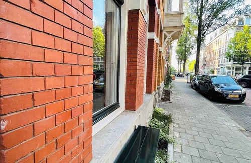 Amsterdam City Centre Apartment | 5-minute walk from Amsterdam’s city center & buzzing 9 streets