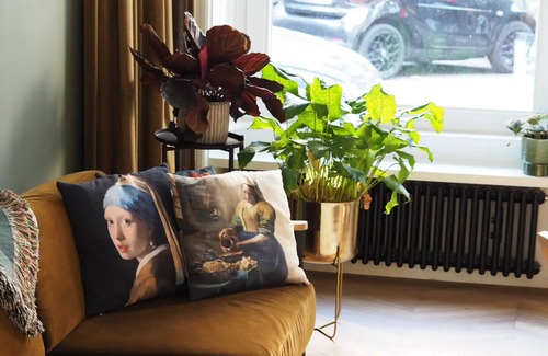 Amsterdam City Centre Apartment | 5-minute walk from Amsterdam’s city center & buzzing 9 streets
