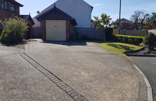 Sandown House | 5 minute walk to beach, quite cul-de-sac location, parking for 3 cars