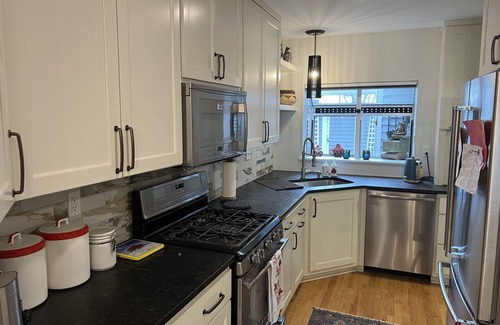 East Town House | 5 Minute Walk to Fiserv Forum, On the River