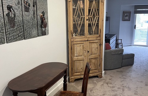 East Town House | 5 Minute Walk to Fiserv Forum, On the River