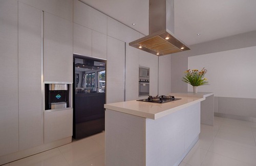 Munggu House | 5 Minutes Away from Echo Beach Canggu! Spacious and Tropical Space to Unwind At