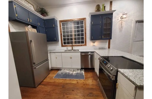 North Birmingham House | 5 Minutes away from Protective stadium & Top Golf!