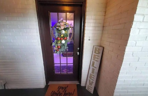 North Birmingham House | 5 Minutes away from Protective stadium & Top Golf!
