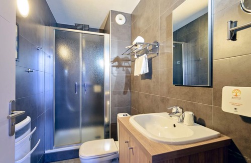 Contades Hotel | 5 Minutes by Foot Away From The National University Library! Pets Are Welcome!