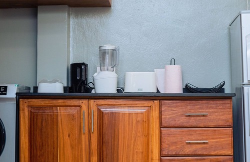 Dar es Salaam Apartment | 5 minutes drive to the beach! 1 BR unit with free Wi-Fi, 24hr security