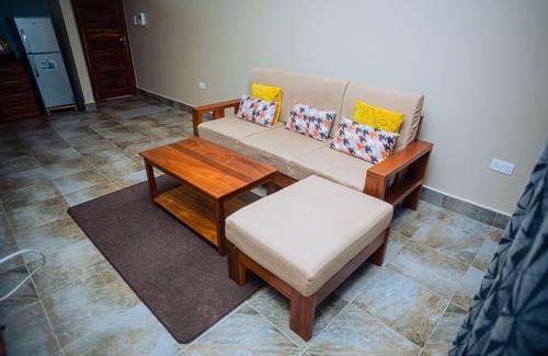 Dar es Salaam Apartment | 5 minutes drive to the beach! 1 BR unit with free Wi-Fi, 24hr security