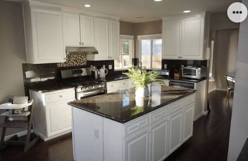 Renton House | 5 minutes to Starbucks, Renton Gurudwara, Ikea, Valley Medical center
